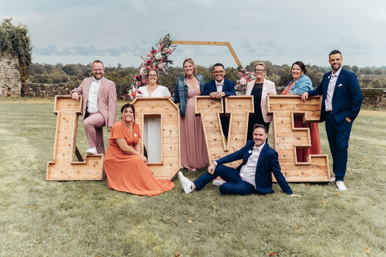 Photos de groupe lors d'un mariage en Maine-et-Loire