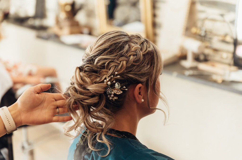 Coiffure de la mariée pour les préparatifs de son mariage